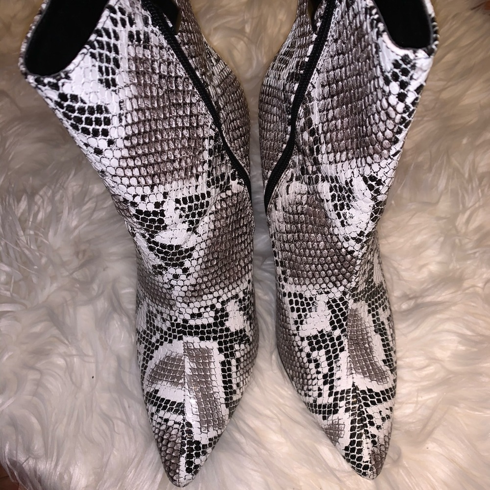 Sexy snake print booties